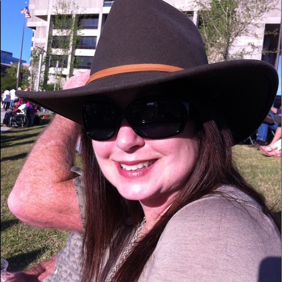 Meet your Posher, Sandra - Picture 1 of 5